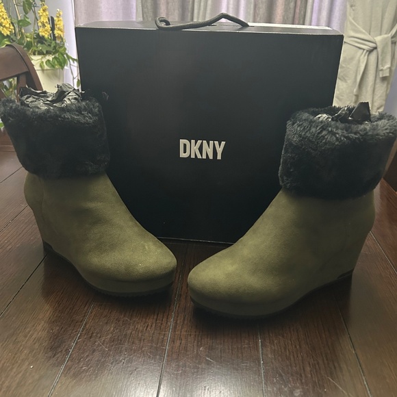 New in Box. DKNY Nadra-Wedge Bootie, Faux Cow Fur, Camo Green/Blk - Picture 2 of 10